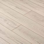 Ламинат 33 класс Ultradecor Expert Choice дуб светлый карпентер 2,22 кв.м 8 мм с фаской